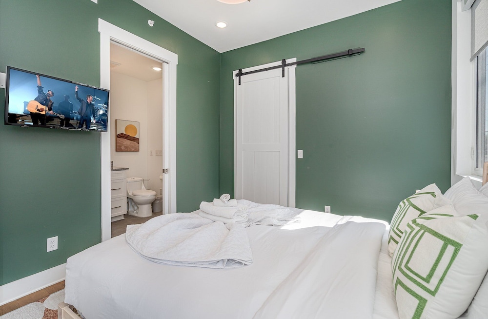 Gallatin Retreat-private Balcony-in East Nashville