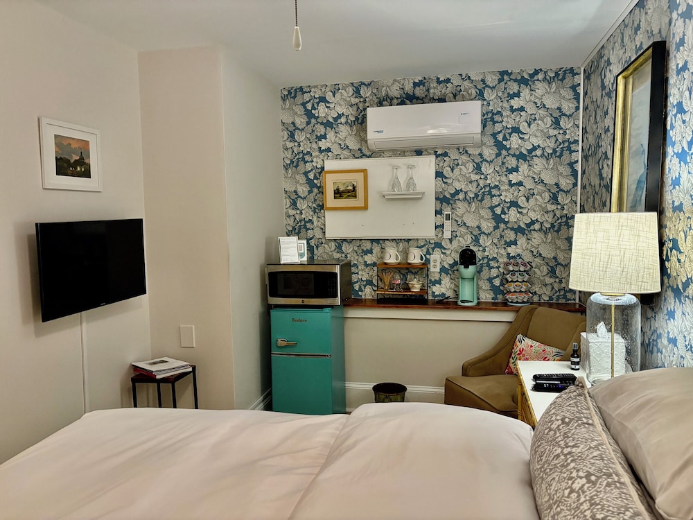 Chesnut Cottage Inn