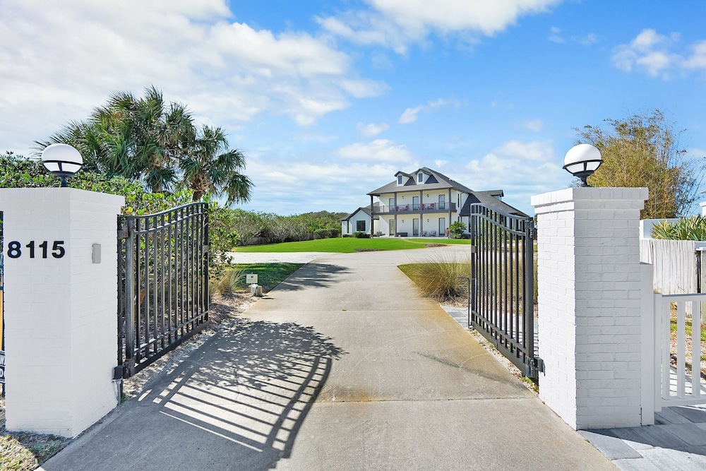 Waterfront Home w Patio Heated Pool Dock Beach