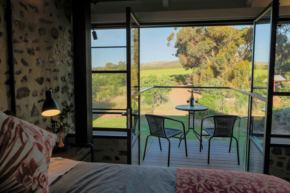 Old Chaff Mill Retreat - - luxury vineyard accommodation