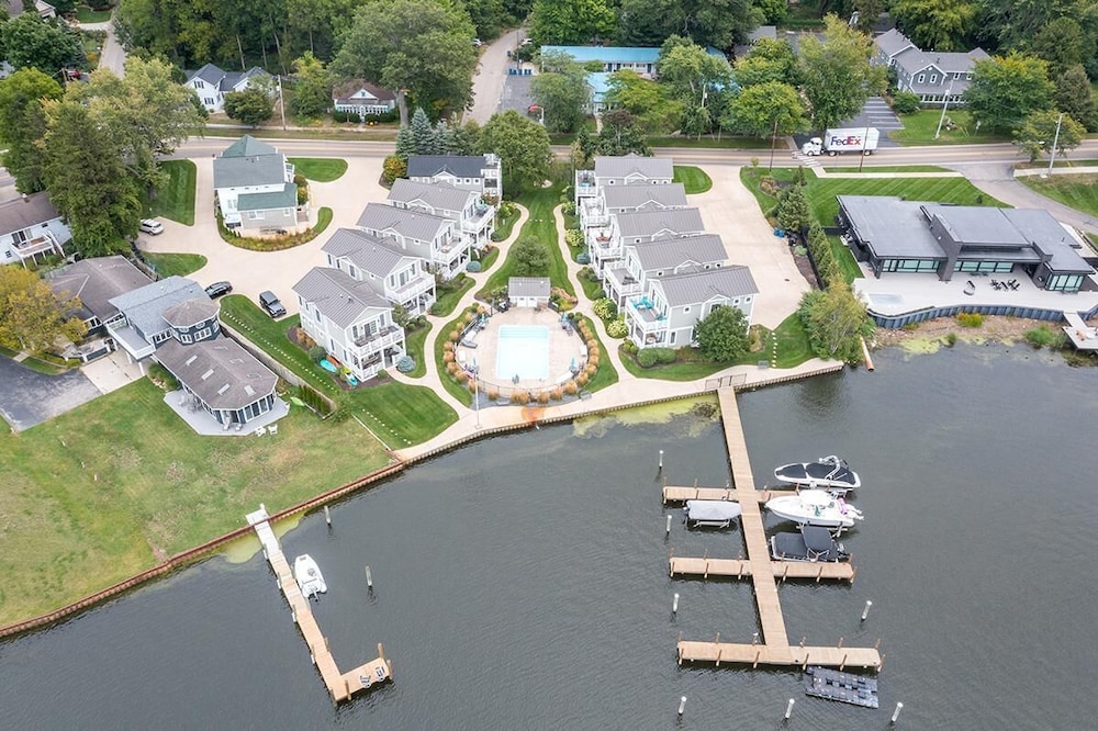 Saugatuck Harbor House