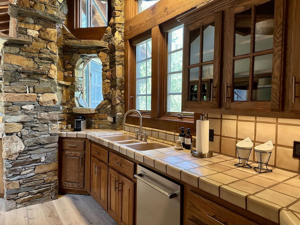 Luxury Casa Oso Retreat 2houses Hottub BBQ 43acres