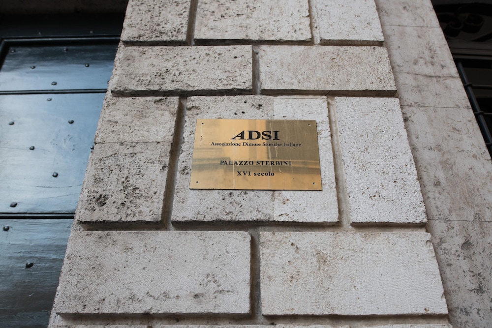 Banchi al Patio in Roma