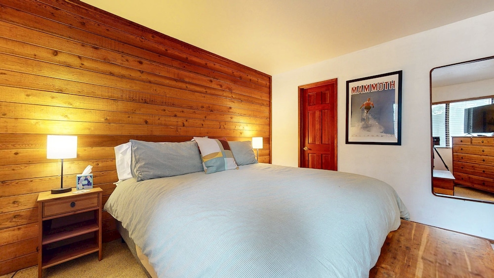 Mammoth Sierra Townhomes #25 3 Bedroom Condo