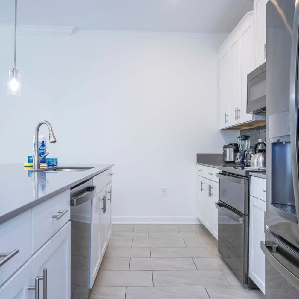 2941 Modern 4BD at Storey Lake