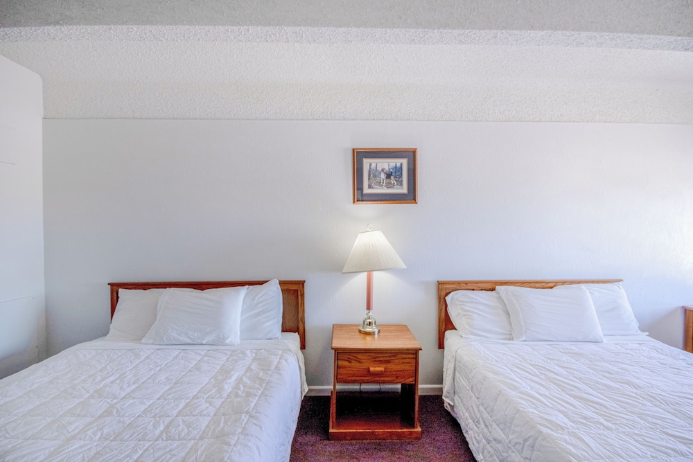 OYO Crossroads Inn