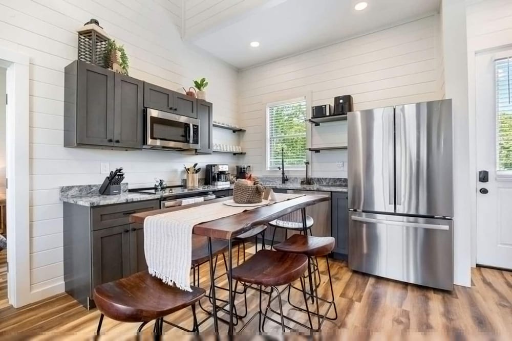 Luxury Cabin Lake Views EV Charger Game Room