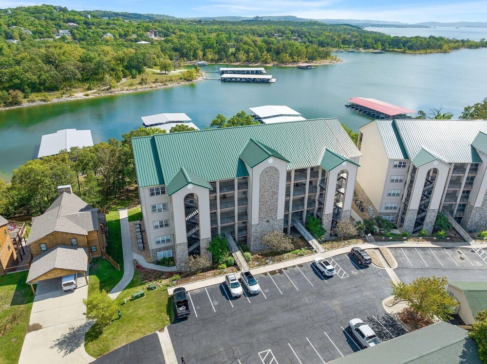 Skippin Stones 2 Bedroom Condo by RedAwning view 4
