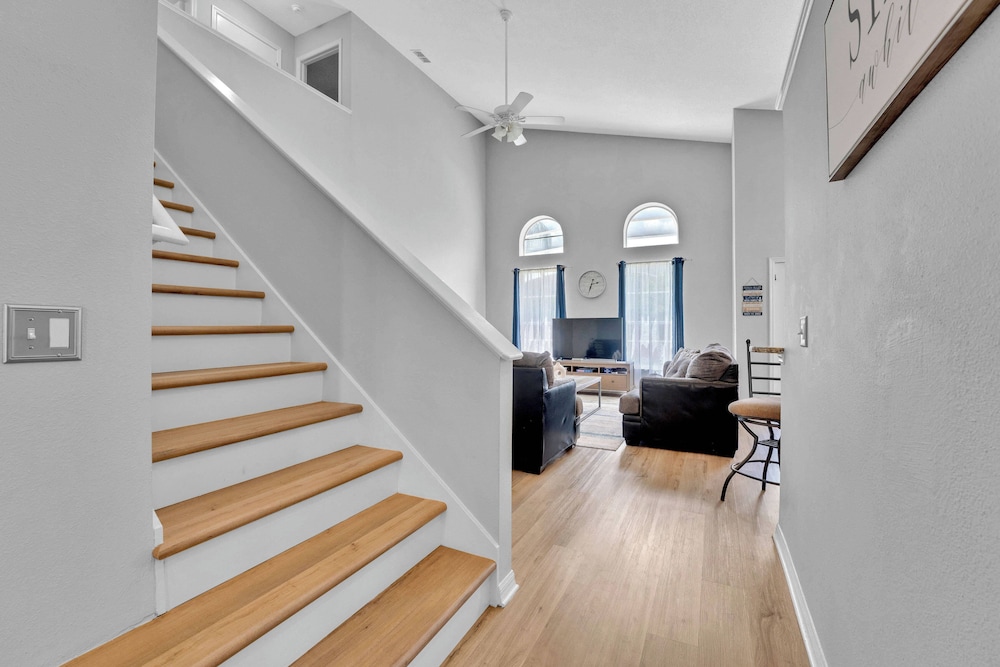 Enchanting Vacation Haven - Image 4