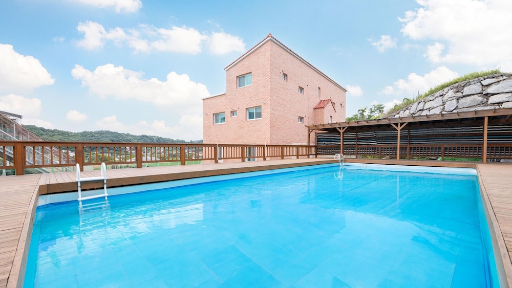 Ganghwa Paeng Namu Pension view 5