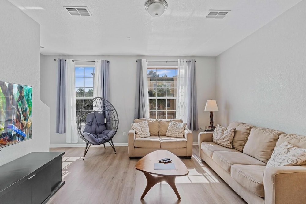 Vista Cay Swanky