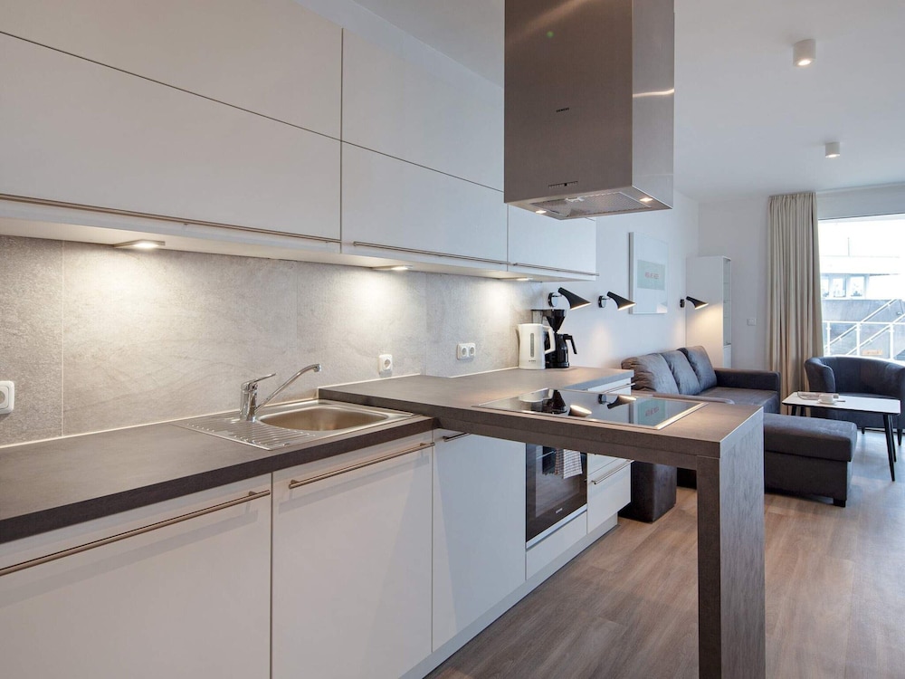 Cozy Modern Apartment With Sea Views