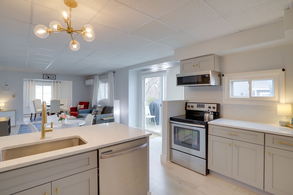Spacious South Haven Retreat Near Lake Michigan view 5