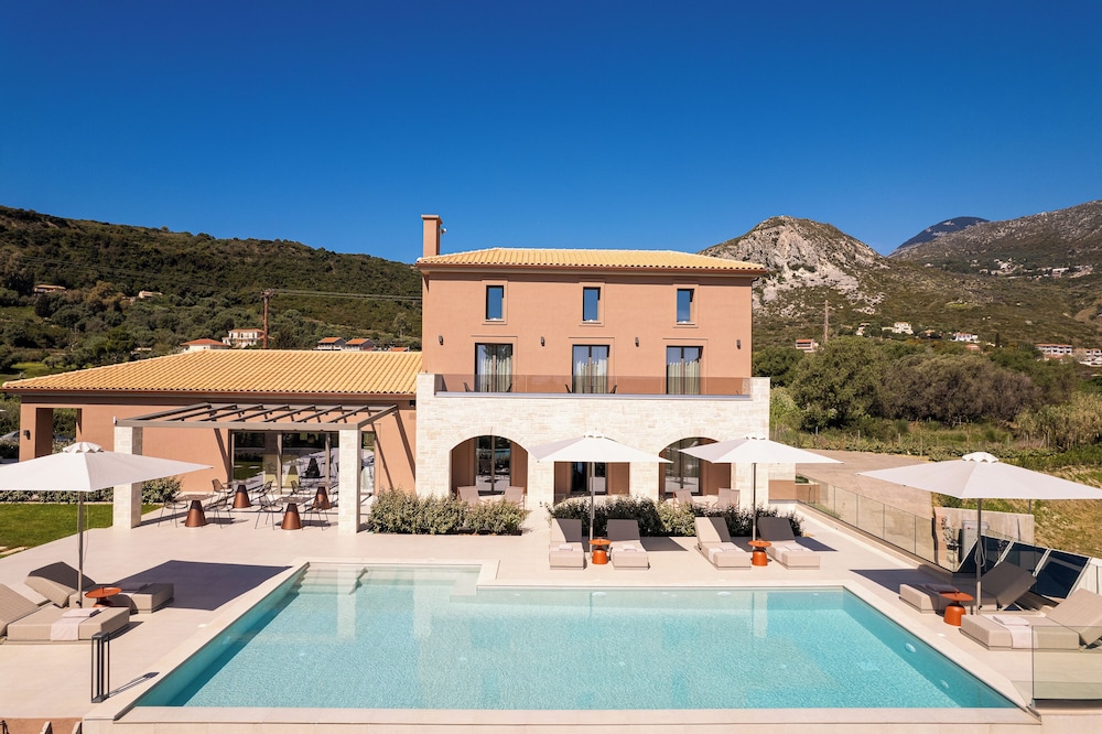 Reveli Suites