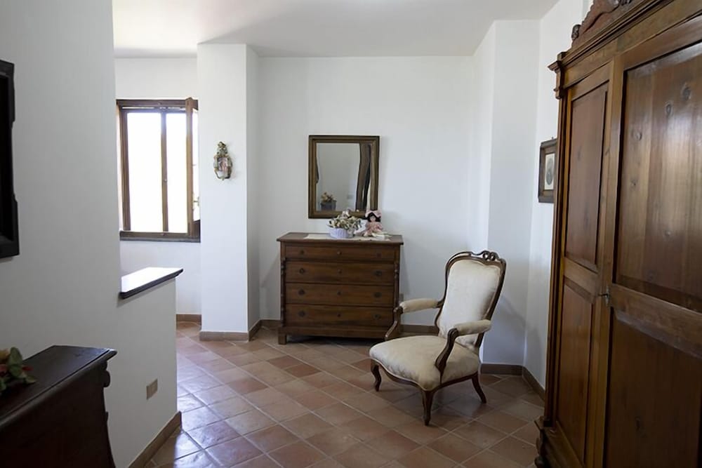 Contessa Siffridina view 4