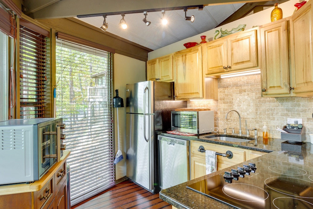 Jasper Hideaway w/ Spacious Deck + Community Pool view 2