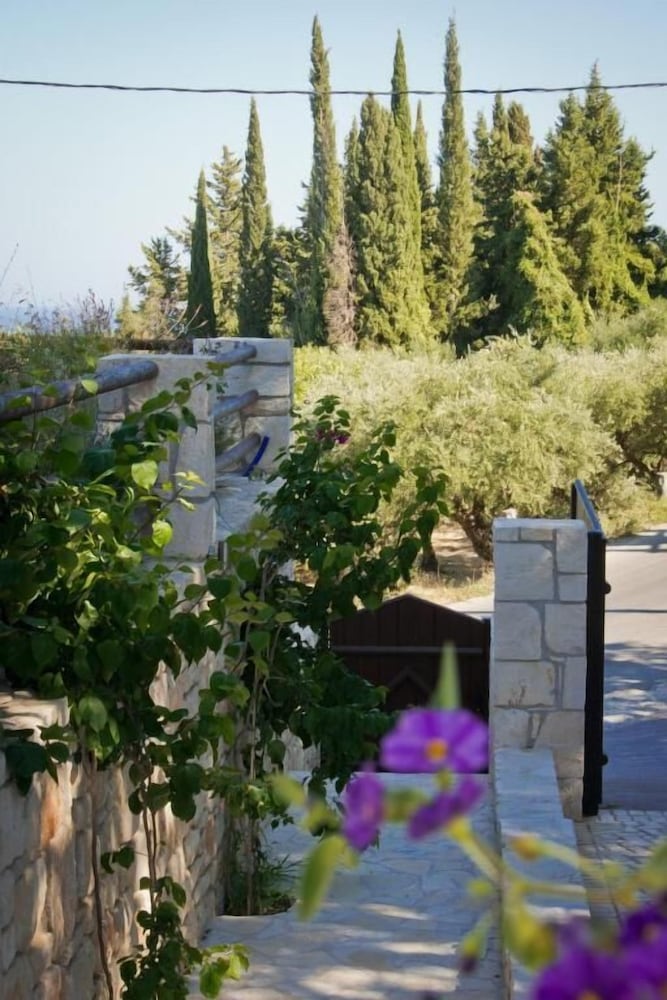 Amorosa Villas