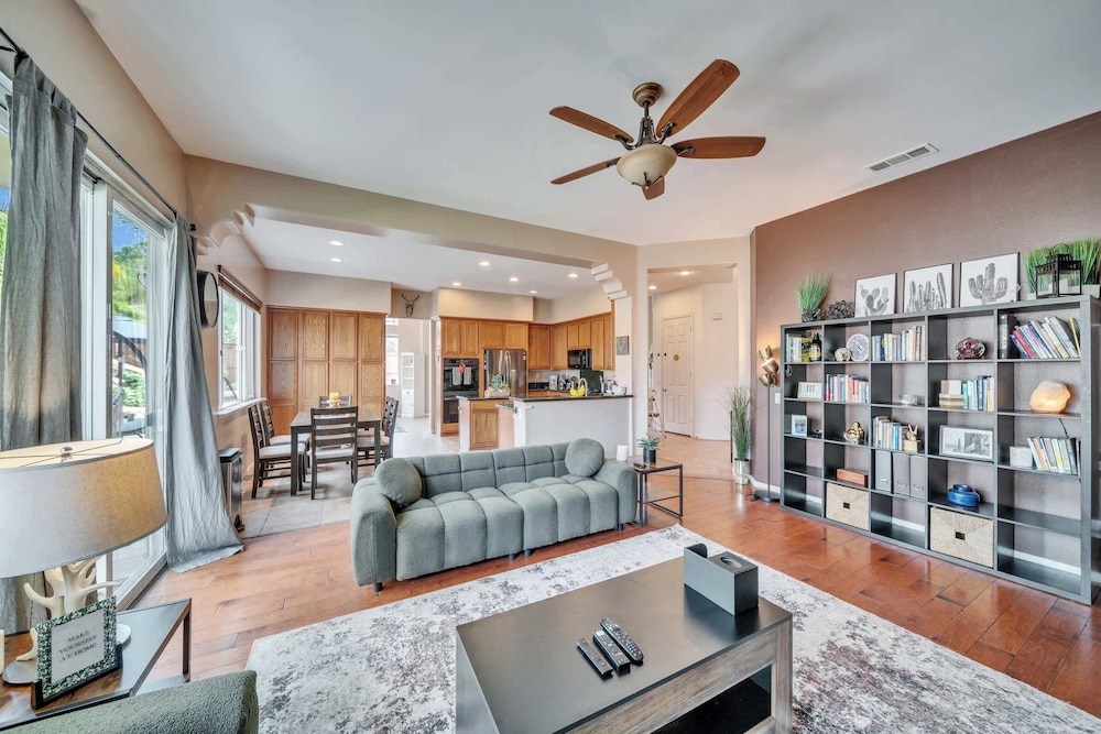 Spacious Golf Course Retreat - w/ Modern Kitchen