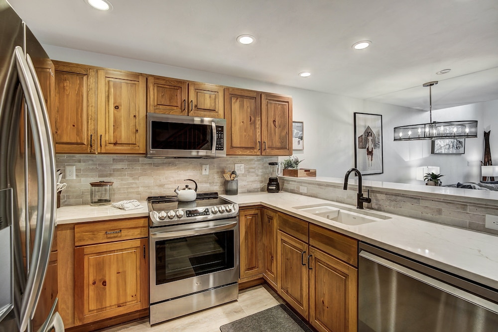 Arrowhead Village Premium 3 Bedroom Condominium 3 Condo