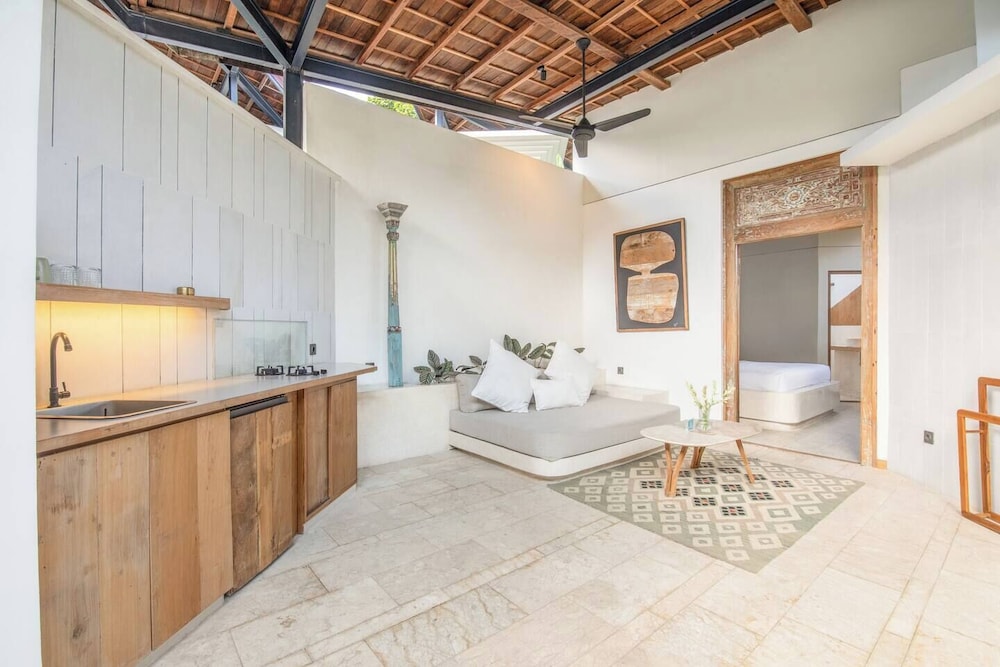 Stylish 1BR Villa With Pool, 800m to Canggu Beach