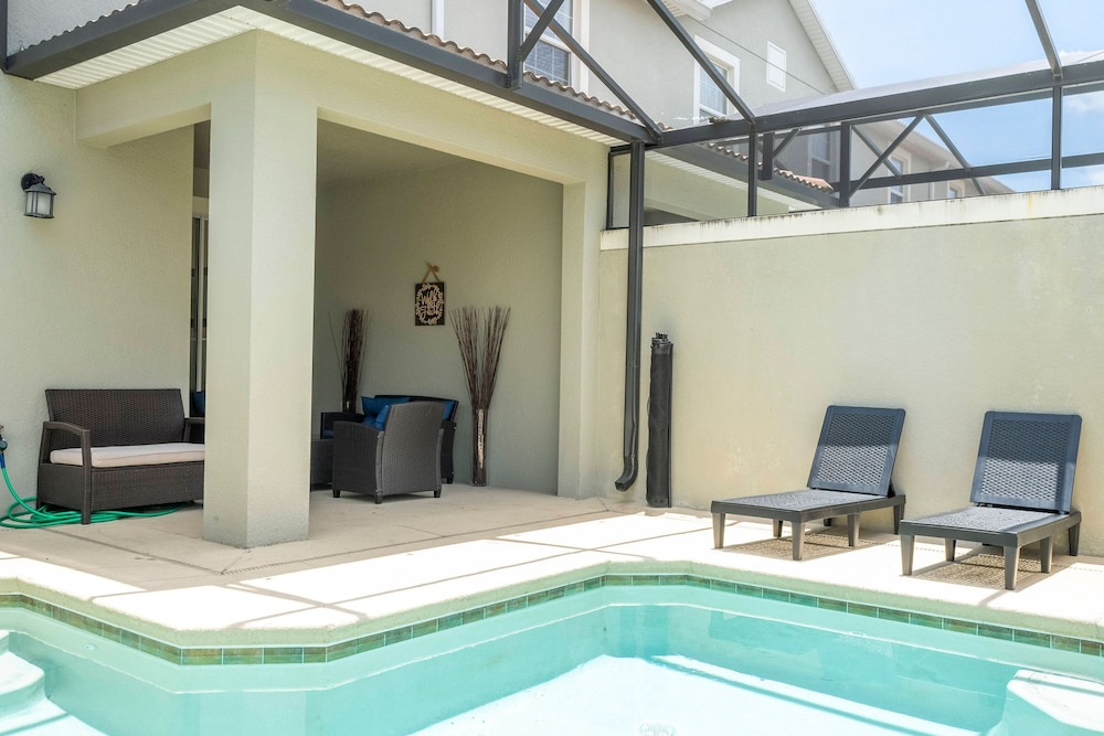 Beautiful 4 BR Close to Disney