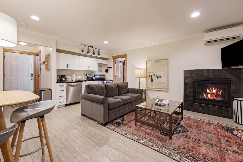 1565 Nw Wall St 128/129 1 Bedroom Condo