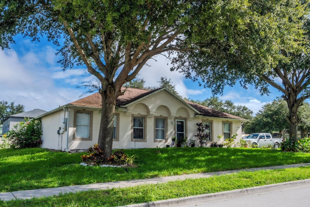 Flint and Kingscrest, LLC - Private Rooms in Shared Home