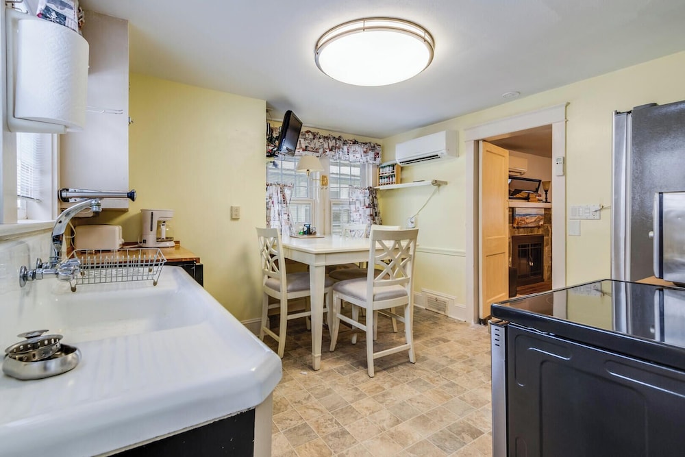 Hickman Street 208a