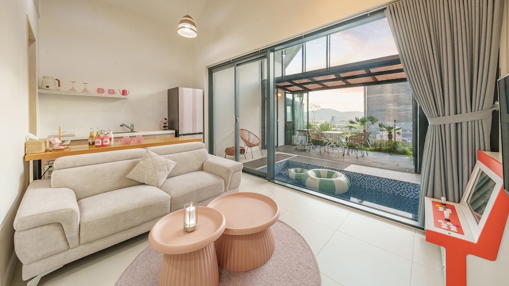 Gyeongju Rose Breeze Pool Villa Pension