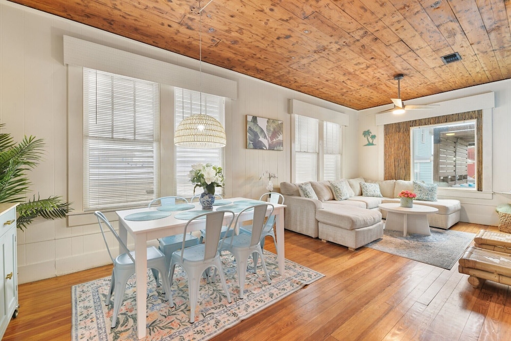 The Grand on Ave O by Ryson Vacation Rentals