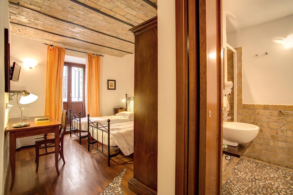 Residenza Domizia- Guest House