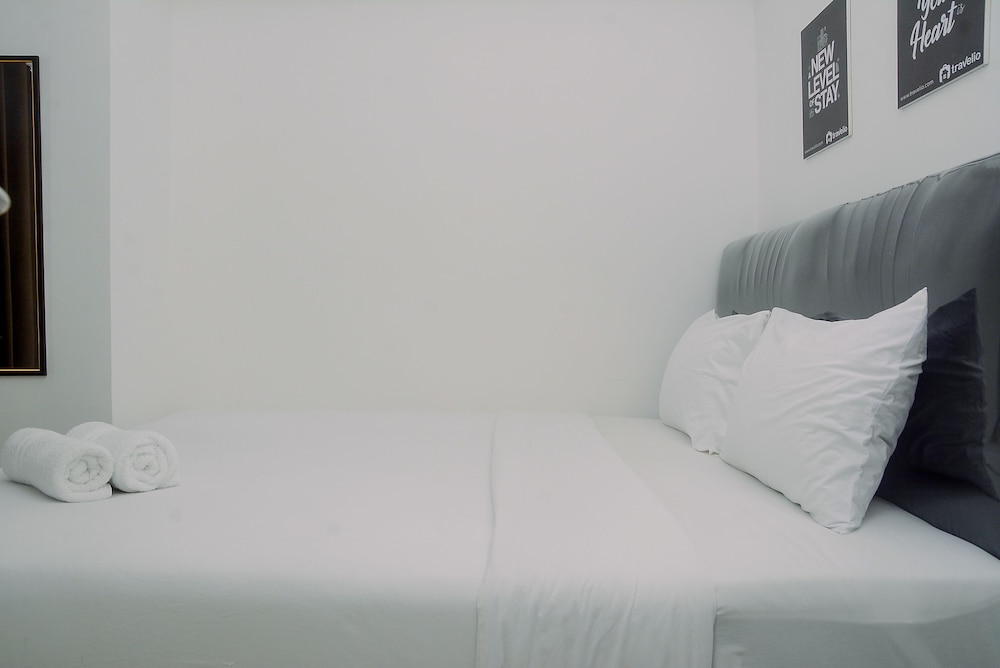 1BR Fully Furnished Bassura City Apartment view 3