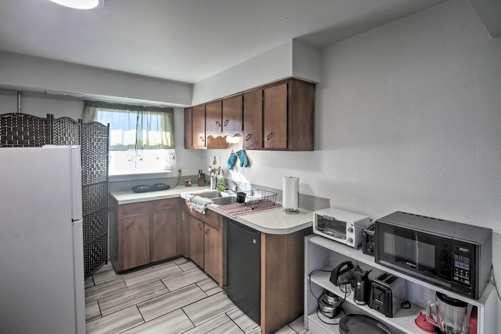 Kingman Apartment < 2 Miles to Route 66 Sign!