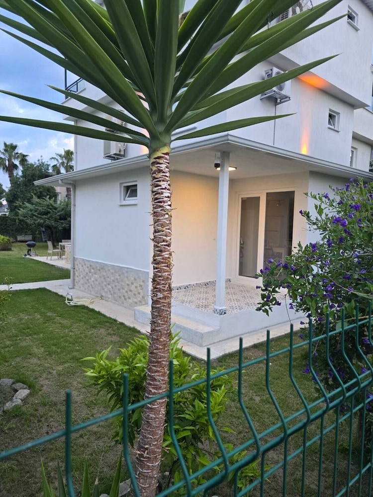 VILLA OLINDA 4 BED with huge garden