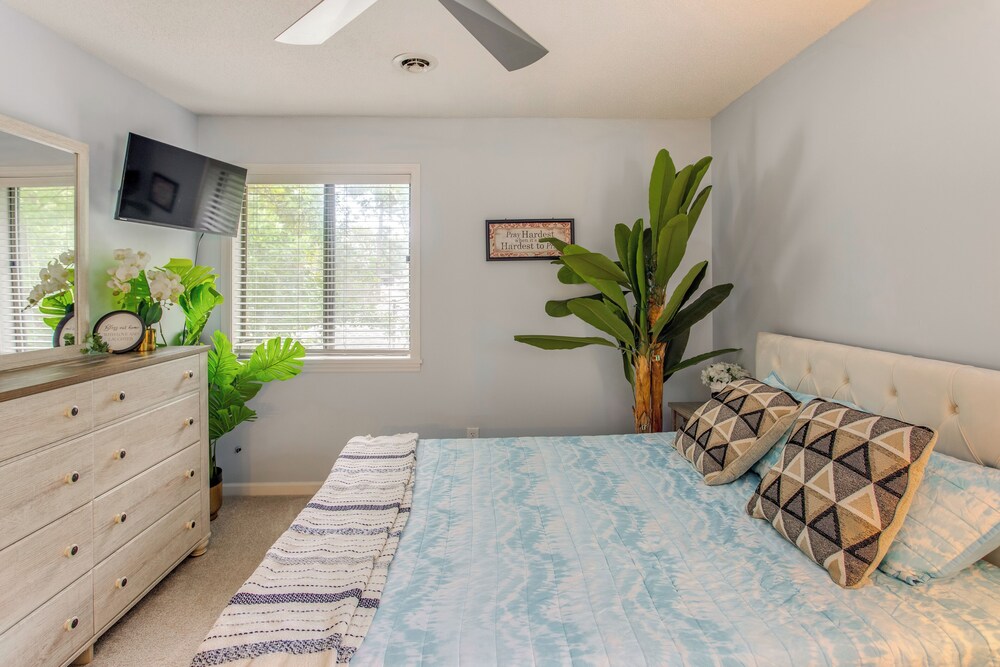 1/2 Mi to Shore: Condo w/ Balcony in Myrtle Beach!