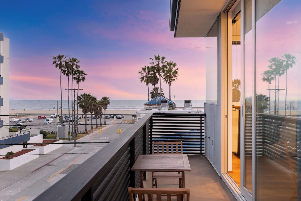 Venice View by Avantstay Walk to Venice Beach Rooftop, Ice Bath, Luxe Design