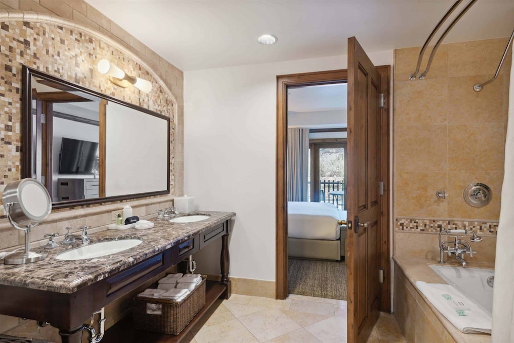 Aspen Mountain Residences Luxe 3 Bedroom Residence in Heart of Downtown Aspen