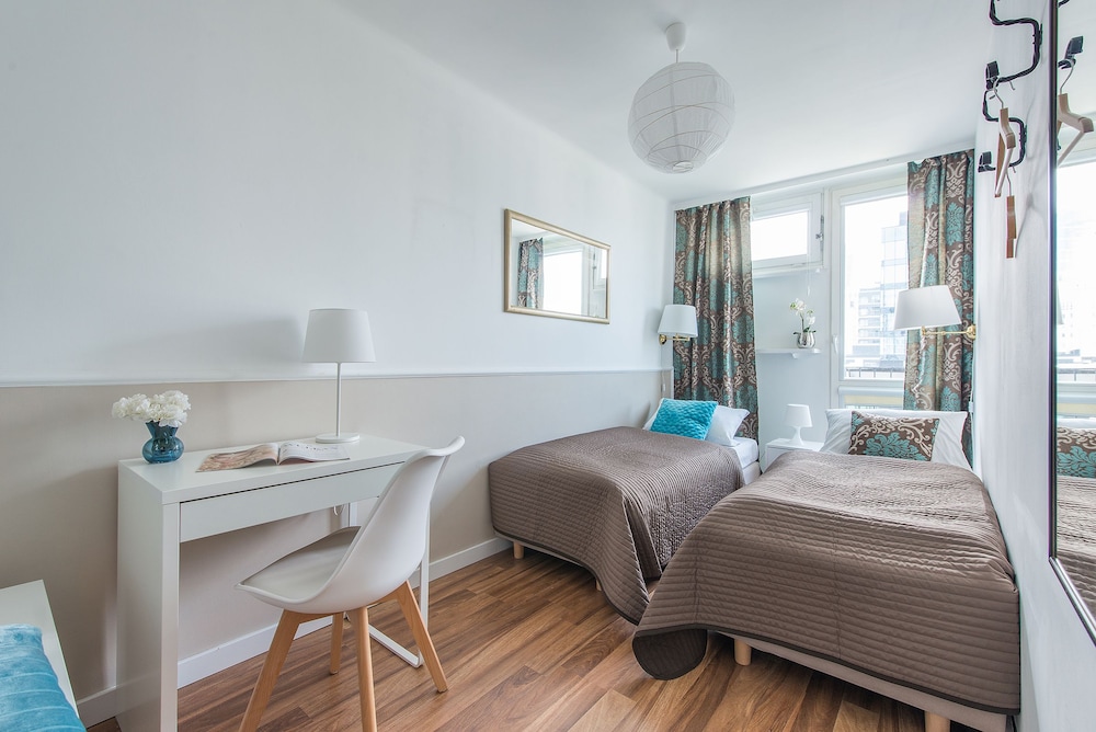 UNIT Warszawa Centrum Room by Metro Rondo ONZ