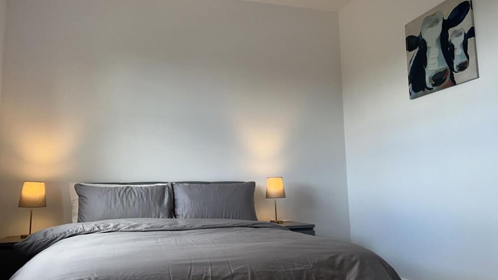 Beautiful 1-bed Apartment in Tipton