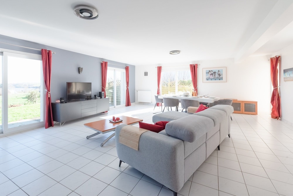 House in Saint-pabu Near Stunning Beaches