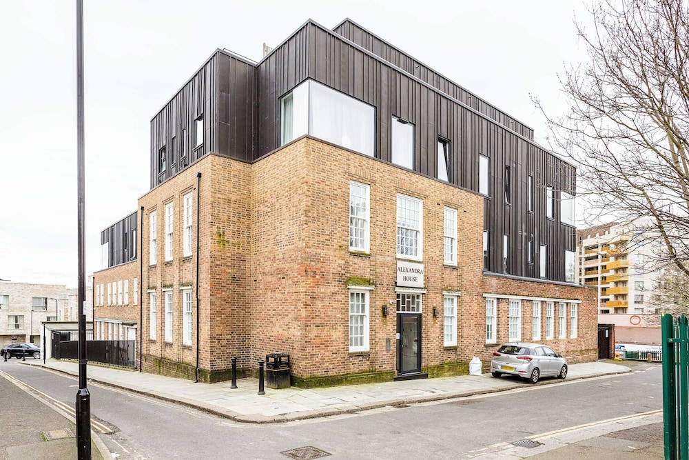 Cosy 2-bed Flat in Vibrant Acton!