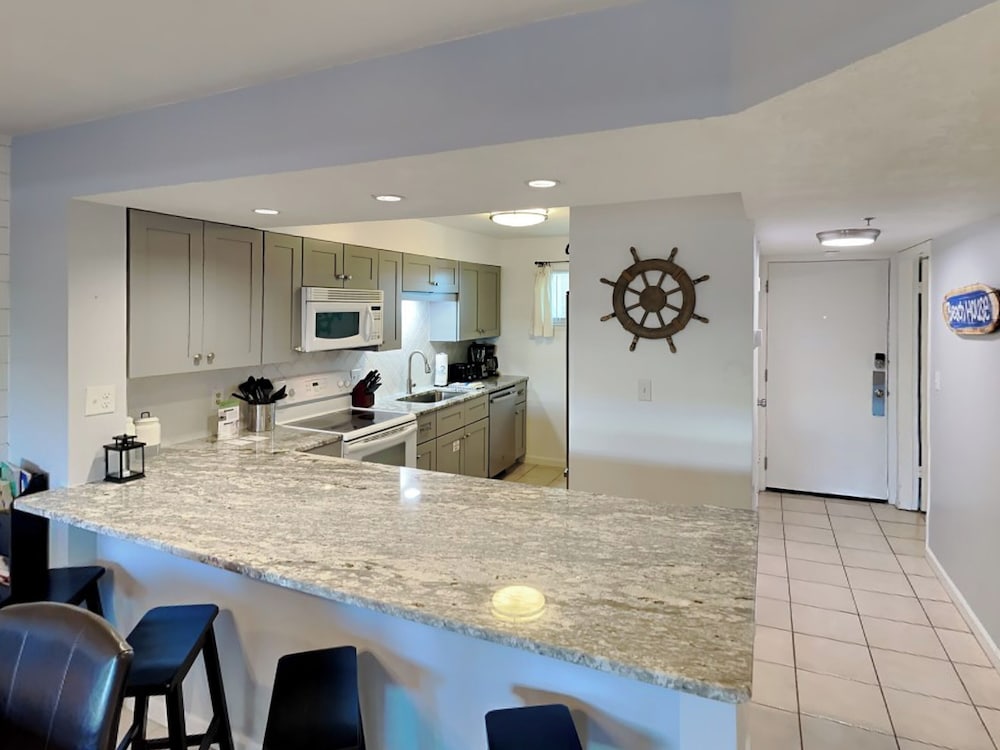 Sea Oats #309 by Southern Vacation Rentals
