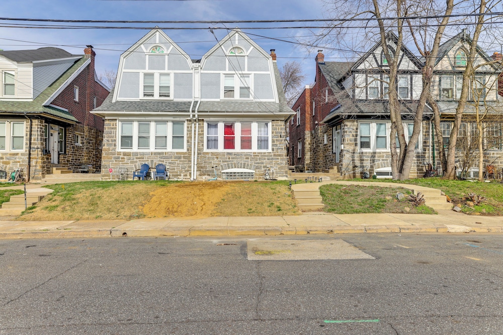 3 Mi to Penn: Pet-friendly Townhome in Yeadon!