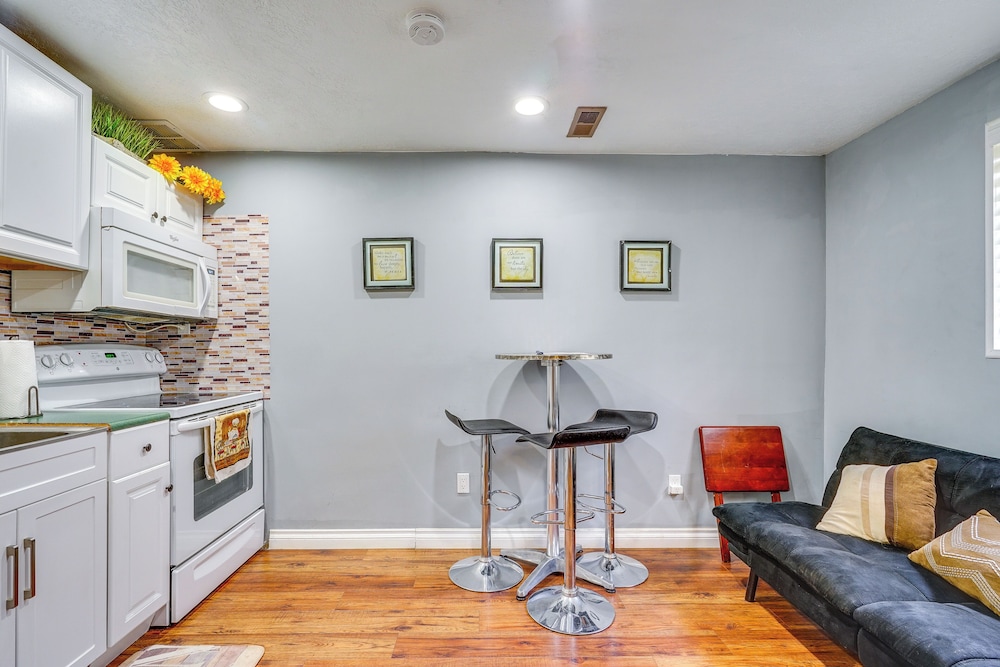 12 Mi to Temple Square: Cozy + Convenient Apt!