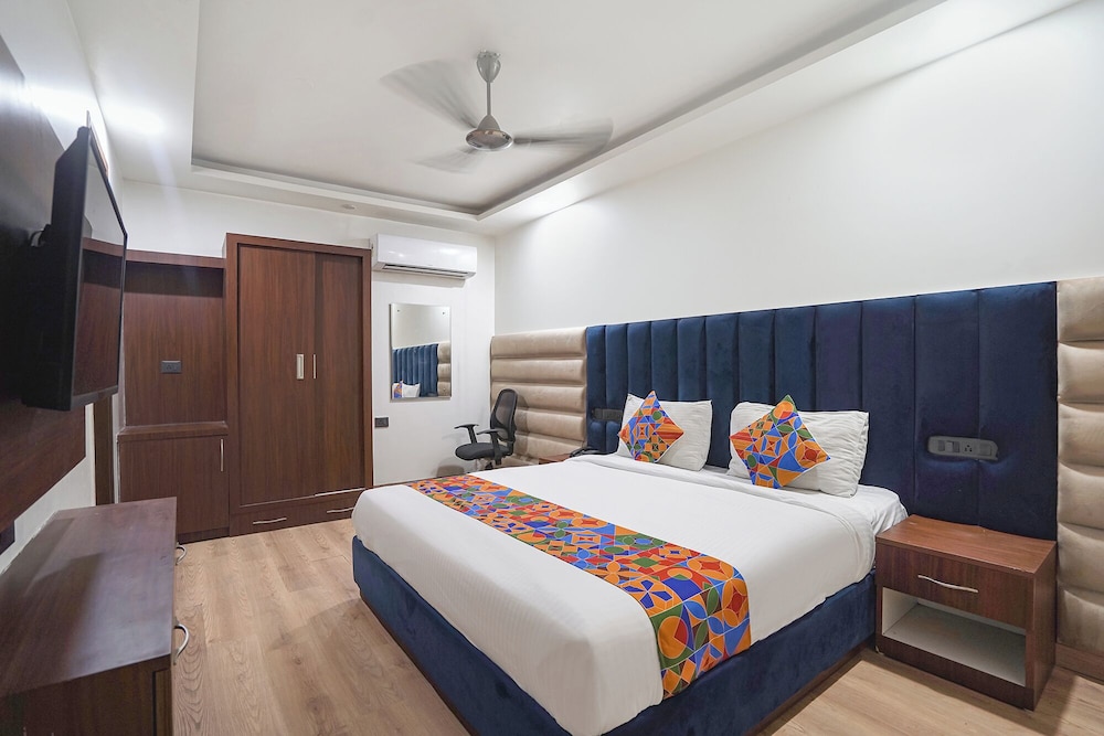 Fabhotel Golden Eye Inn
