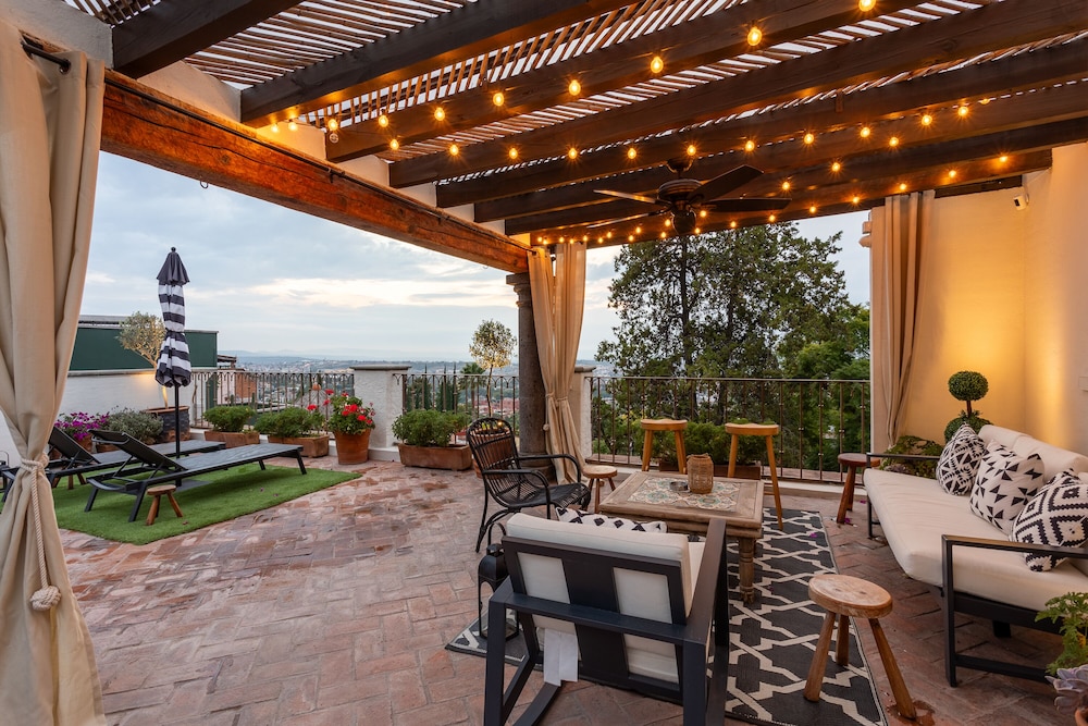 Panoramic Paradise 3BR Overlooking SMA view 5