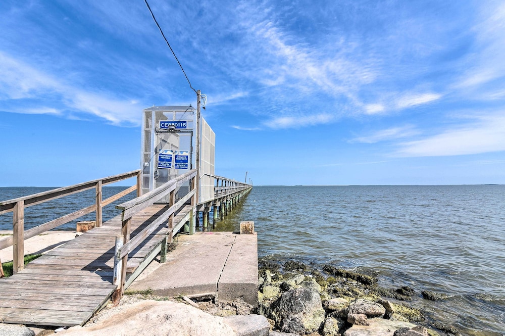 Private Pool, Deck & Patio: Galveston Oasis!
