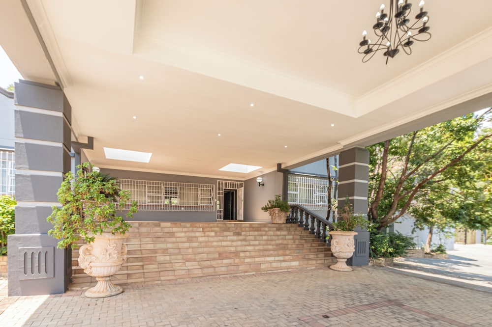 Grand Manor