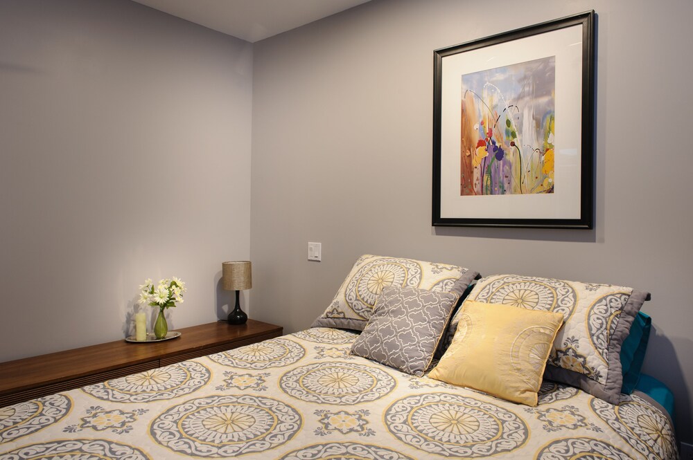 Moncton Suites - 267 Universite Ave