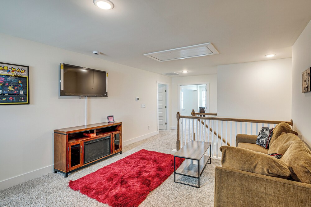 15 Mi to Dtwn Huntsville: Newly Built Home!